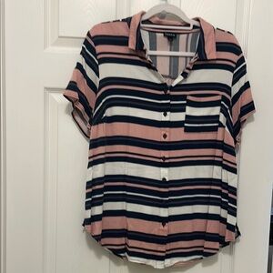 TORRID SZ 1 short sleeve button down blouse in navy pink, white and plum stripes